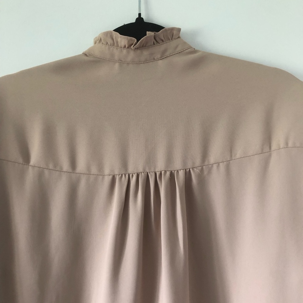 Express Relaxed Ruffle Neck Portofino Blouse |‎ Size L - Picture 7 of 7